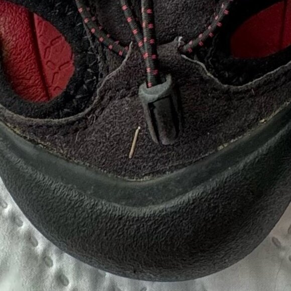 Keen Black Red Closed Toe Waterproof Rugged Outdoorsy All Terrain Men 10 Sandals - Picture 13 of 13